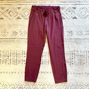 Lululemon women’s Burgundy Jogger Pants Size 4
